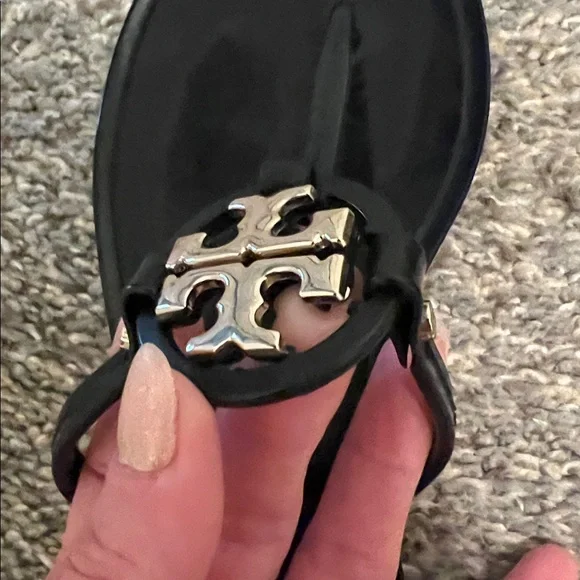 Tory Burch jelly thong sandals. 6 - Picture 7 of 11